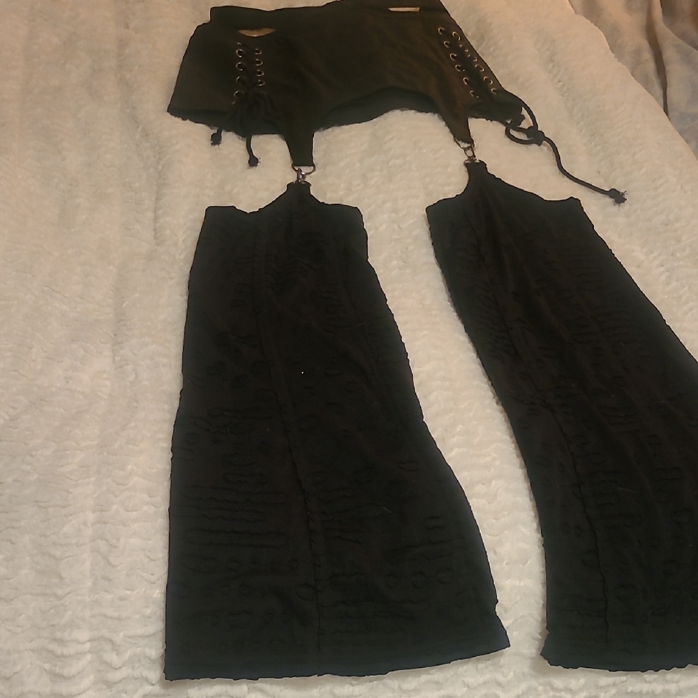 Black Lace-Up Garter Skirt Set - Picture 2 of 6
